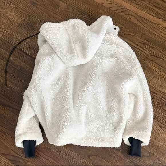 Varley Women’s White Teddy Jacket - Picture 3 of 3